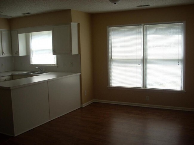 Building Photo - 115 W. Victoria Court, # A