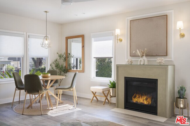 Building Photo - 725 N Harvard Blvd