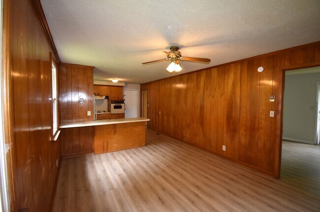 Building Photo - 3 Bedroom Home For Rent Near Post!