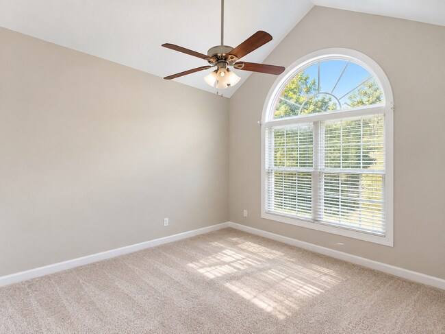 Building Photo - 305 Amaryllis Way