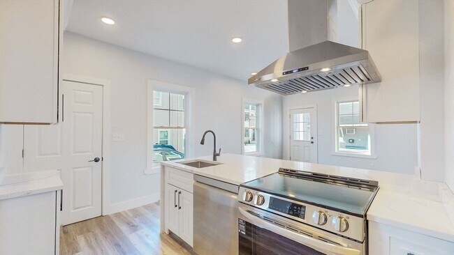 Building Photo - 24 Alfred St