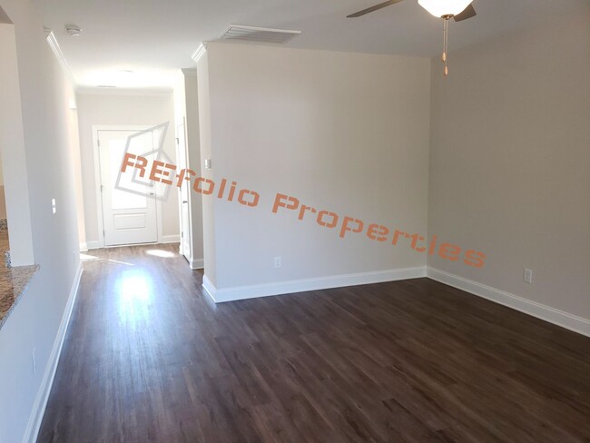 Foto del edificio - Charming 4 Bedroom, 2.5 Bath, 2-Car Garage...
