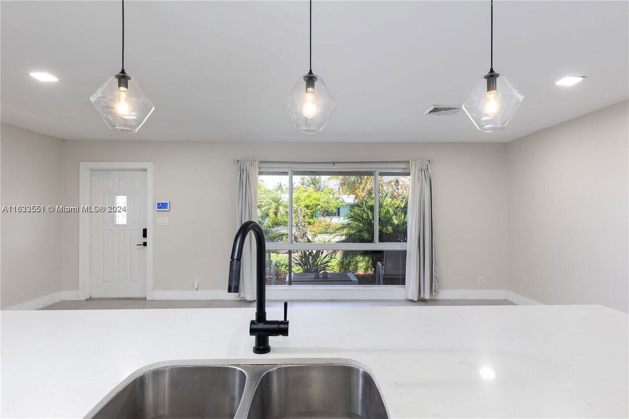 Foto principal - 4430 NE 28th Terrace
