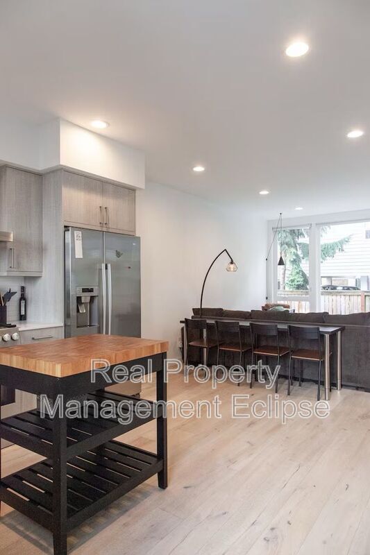 Foto del edificio - 8819 Midvale Ave N