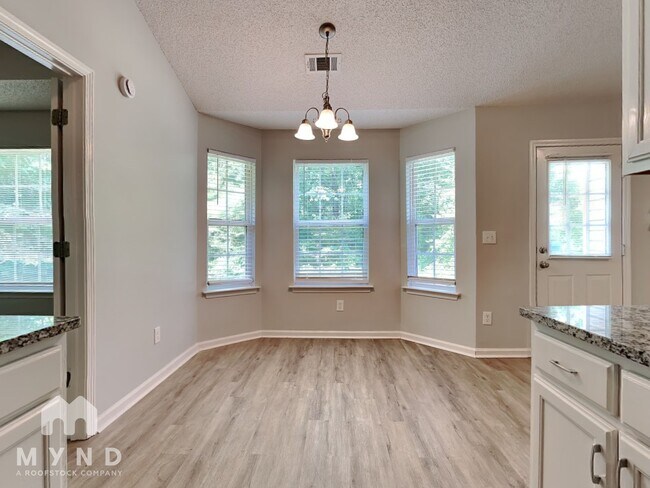 Foto del edificio - 484 McKneely Rd