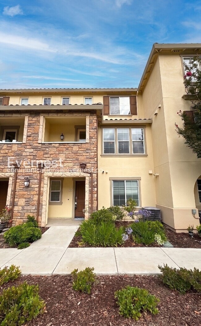 Building Photo - 442 Topaz Terrace