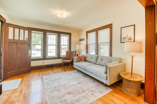 Building Photo - 2025 Jenifer St