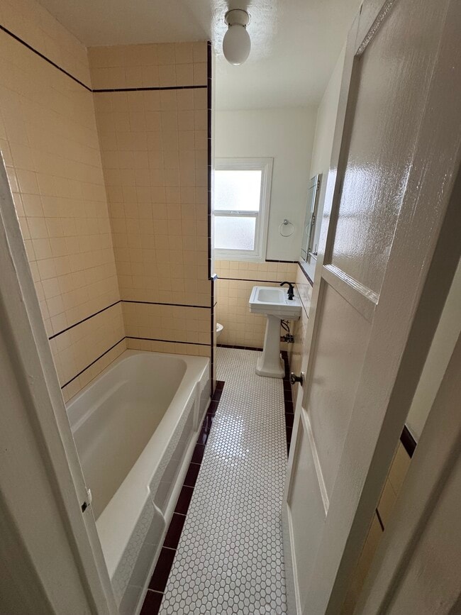Bathroom - 1921 Talmadge St
