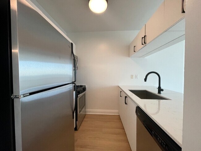 Building Photo - 502 Ninth Avenue