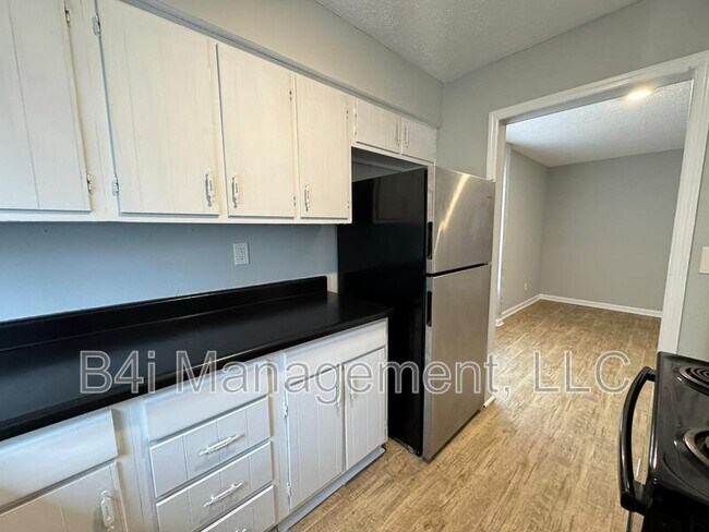Foto del edificio - 918 Lakewood Ln