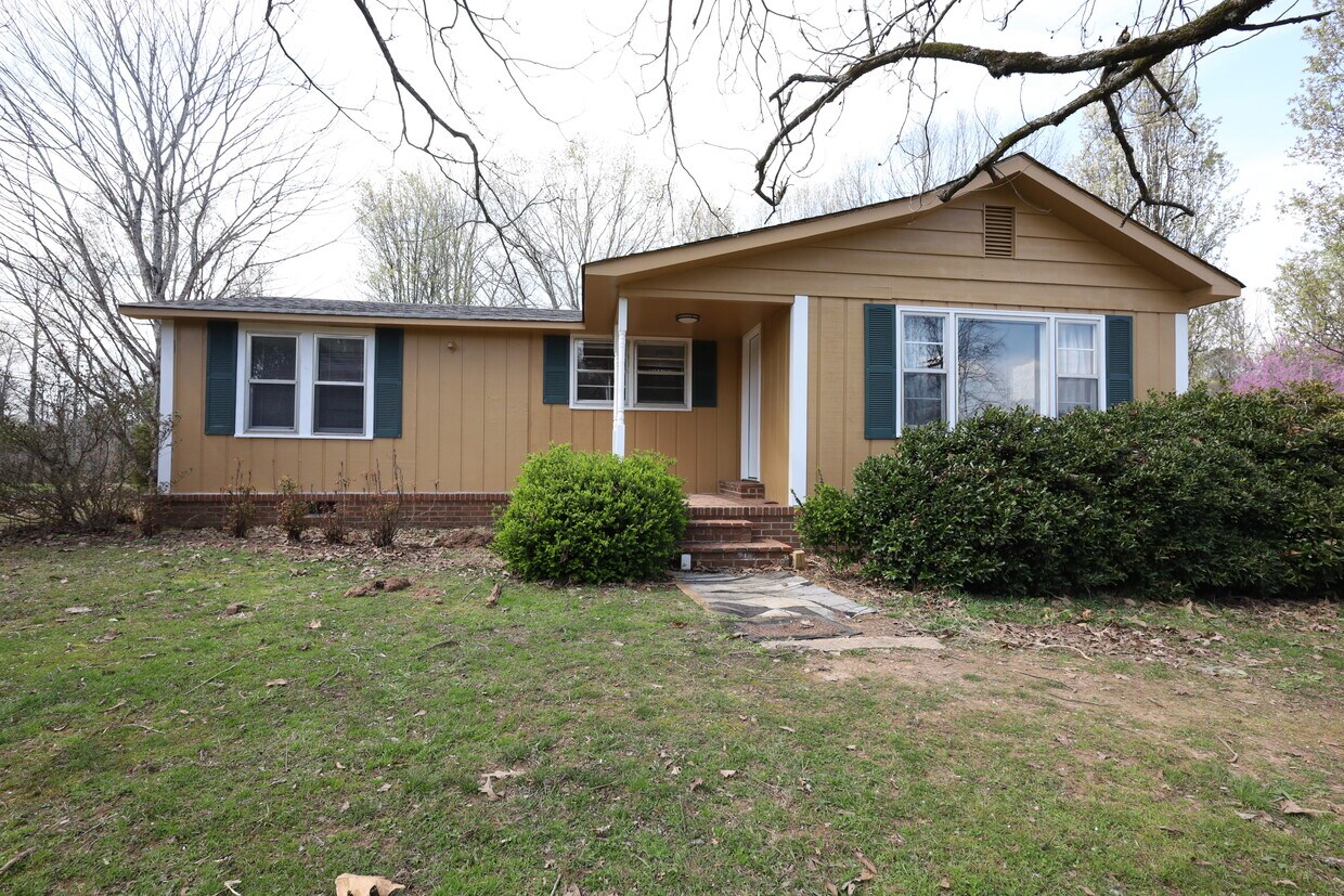 Front - 1653 Walker Ln
