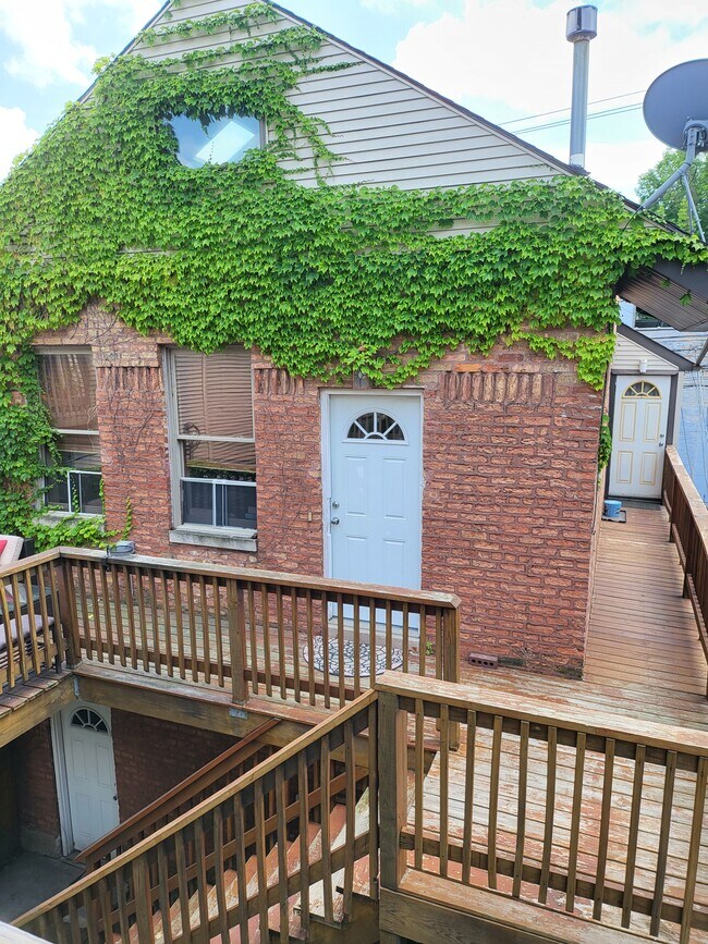 Building Photo - 2033 W Erie St