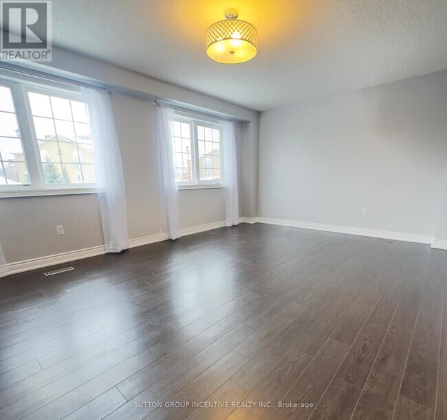 Photo du bâtiment - 49 Ferndale Dr S