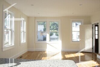 Building Photo - 3 Larose Pl