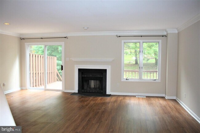 Building Photo - 270 Fox Run