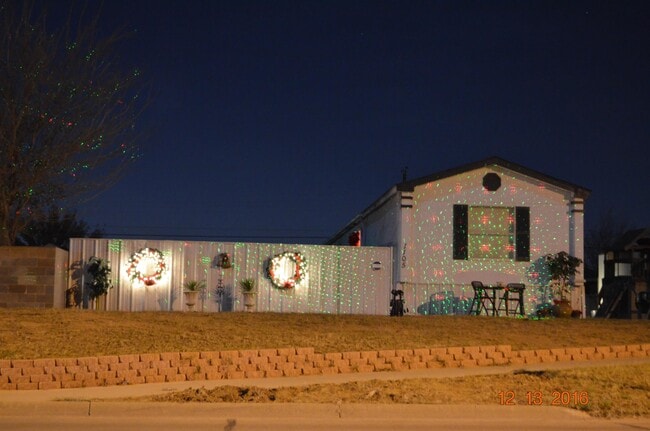 Foto del edificio - 1105 N Lamesa Rd