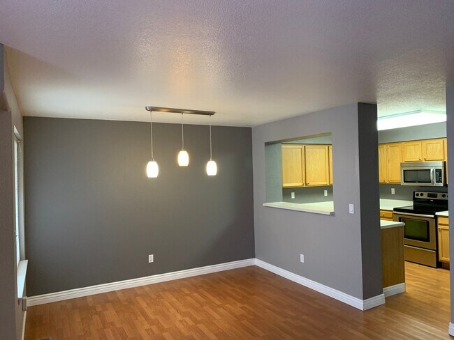 Foto del edificio - Beautiful Well Maintained 3 bedroom 3.5 bathroom Home