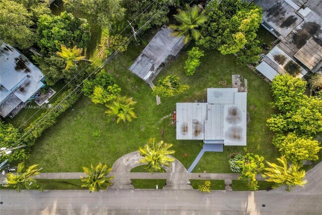 Foto del edificio - 3800 SW 58th Terrace