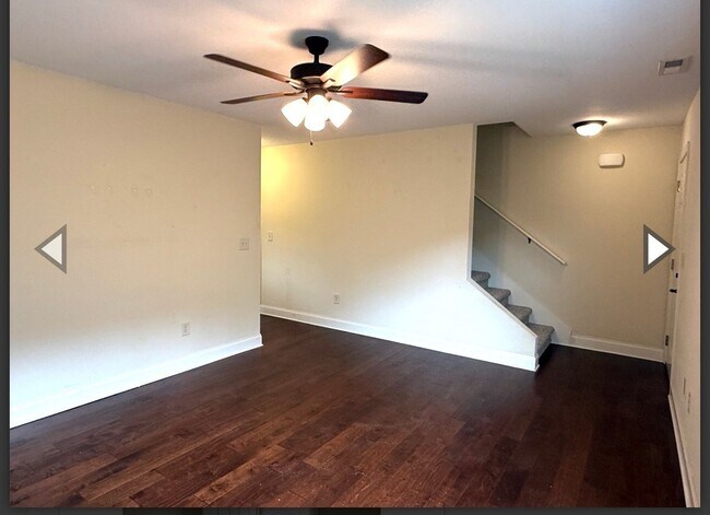 Building Photo - 704 Grays Pointe Ct
