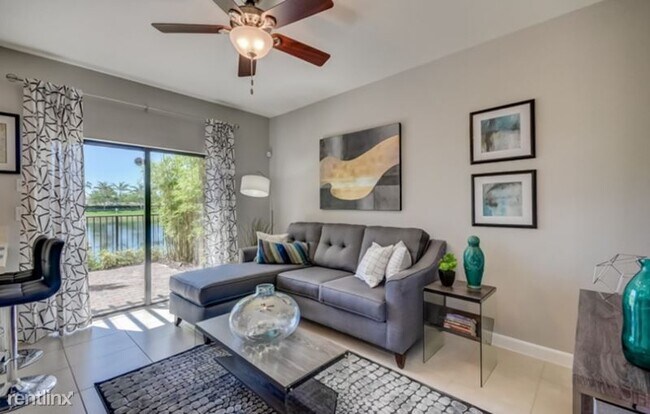 Building Photo - 3 br, 2.5 bath Townhome - 5413 NW 27TH CT