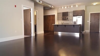 Building Photo - 154 W 2nd St