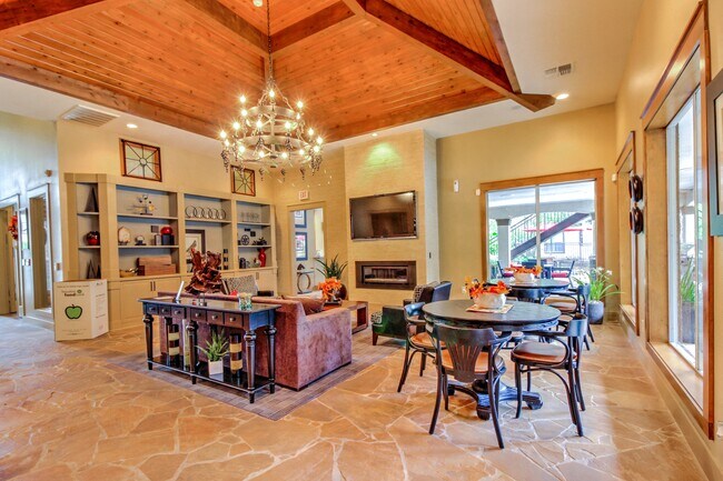 Foto del edificio - Stone Creek at Old Farm Apartments
