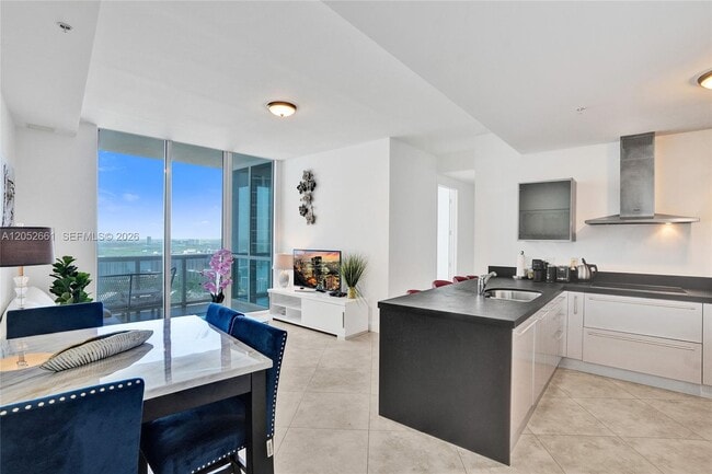 Foto del edificio - 18201 Collins Ave