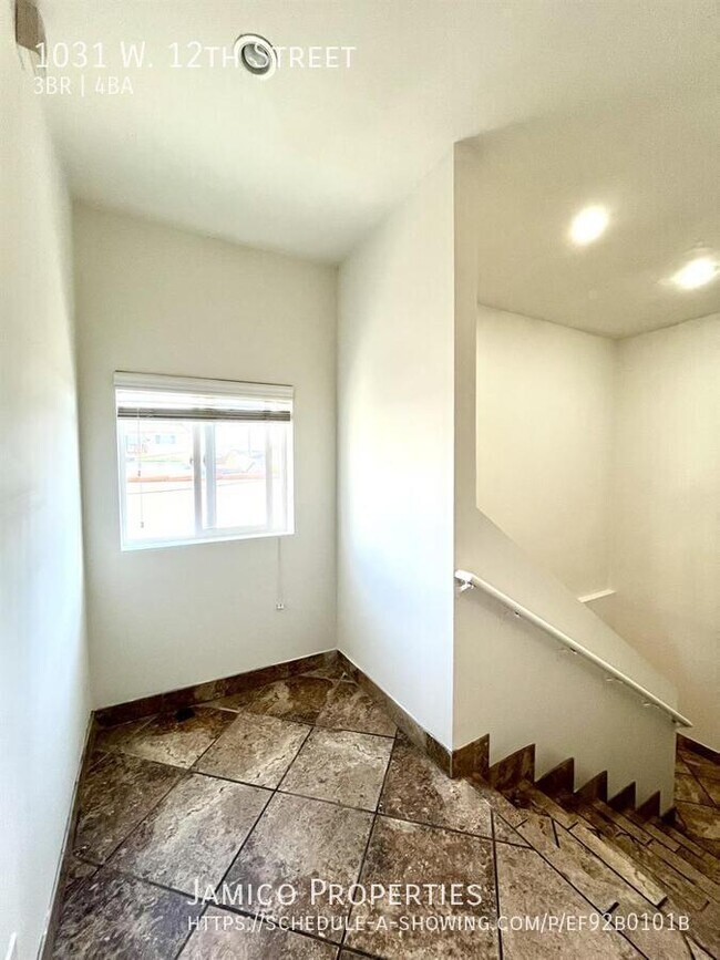 Foto del edificio - 1031 W 12th St