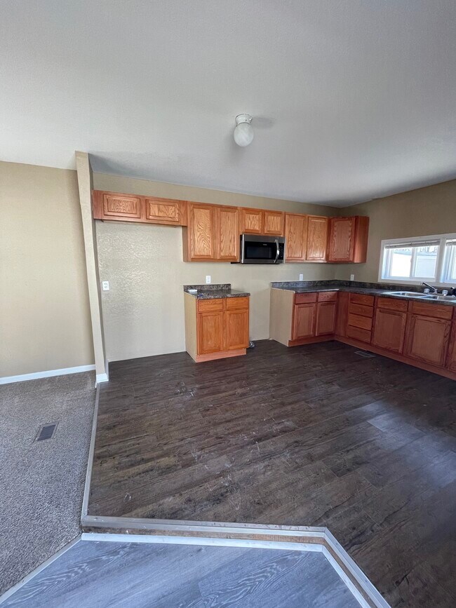 Building Photo - 121 Countryside Ln