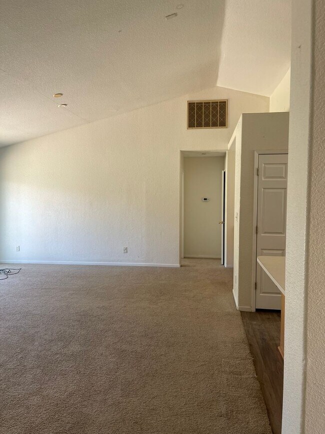 Foto del edificio - Beautiful 3 bedroom and 2 bath home ready for move in.