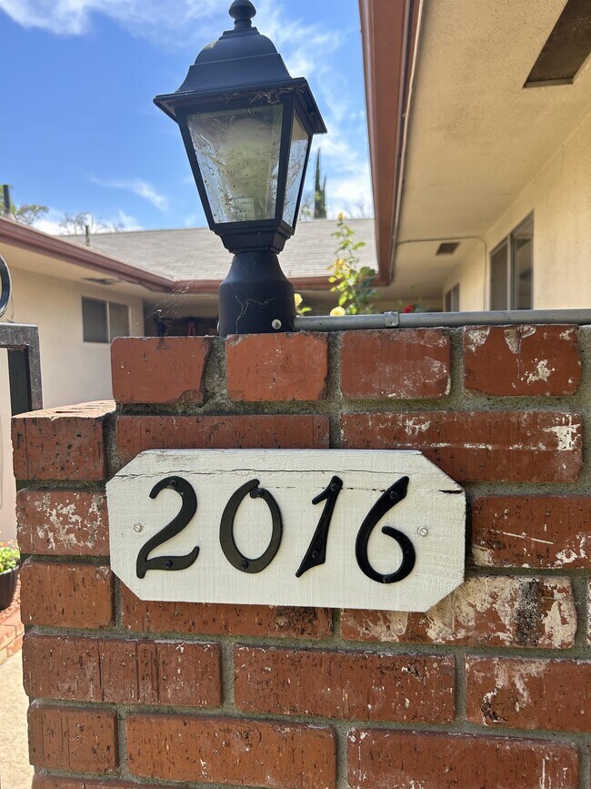 Foto del edificio - 2016 Rose Ave