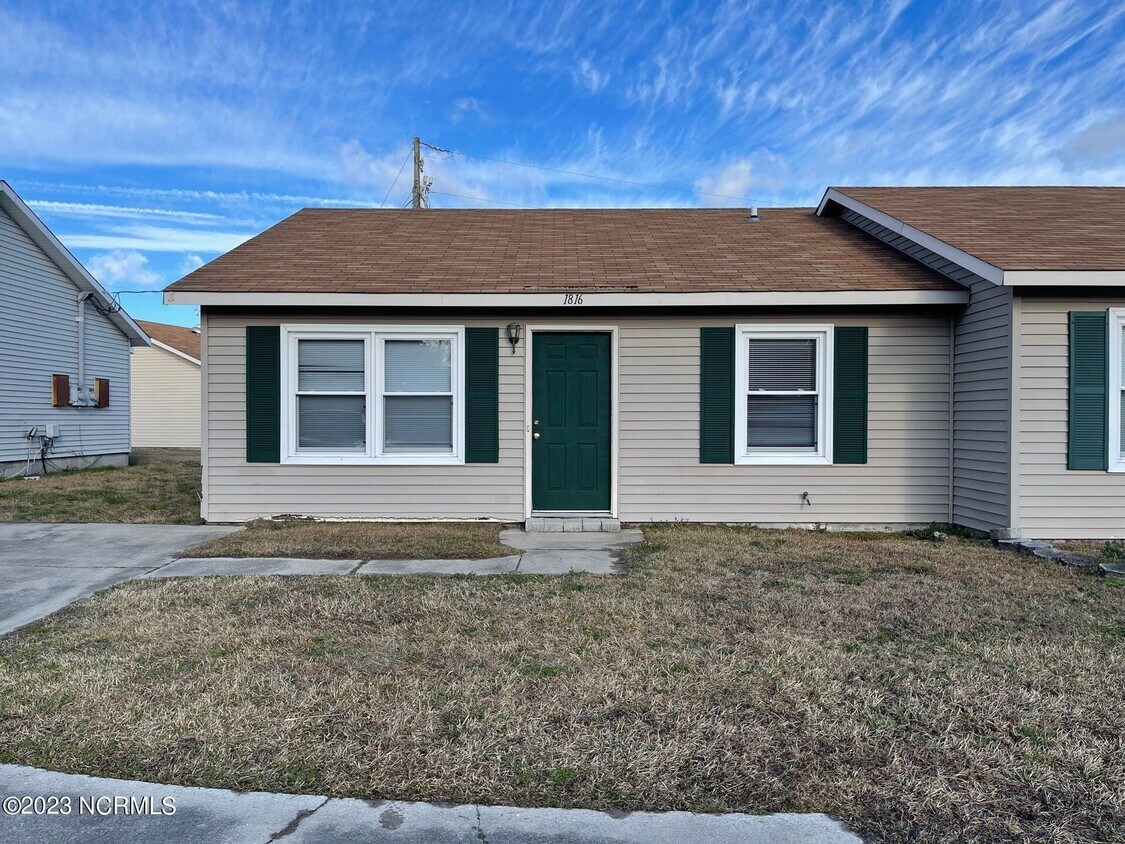 1816 Burgaw Hwy, Jacksonville, NC 28540 Townhome Rentals in