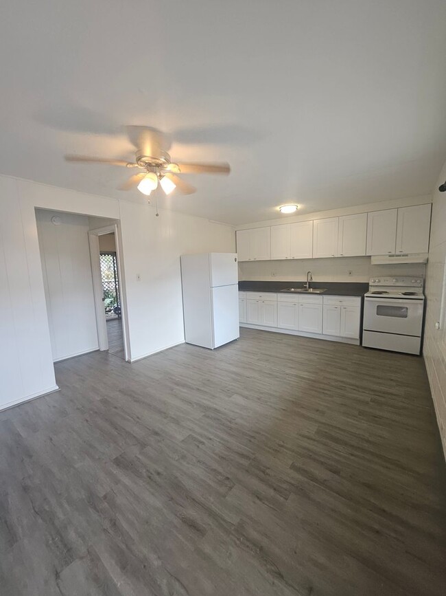 Building Photo - Newly Renovated 1 Bedroom in Hilo