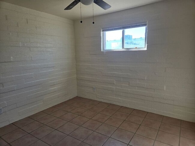 Building Photo - 10840 N 15th Ave