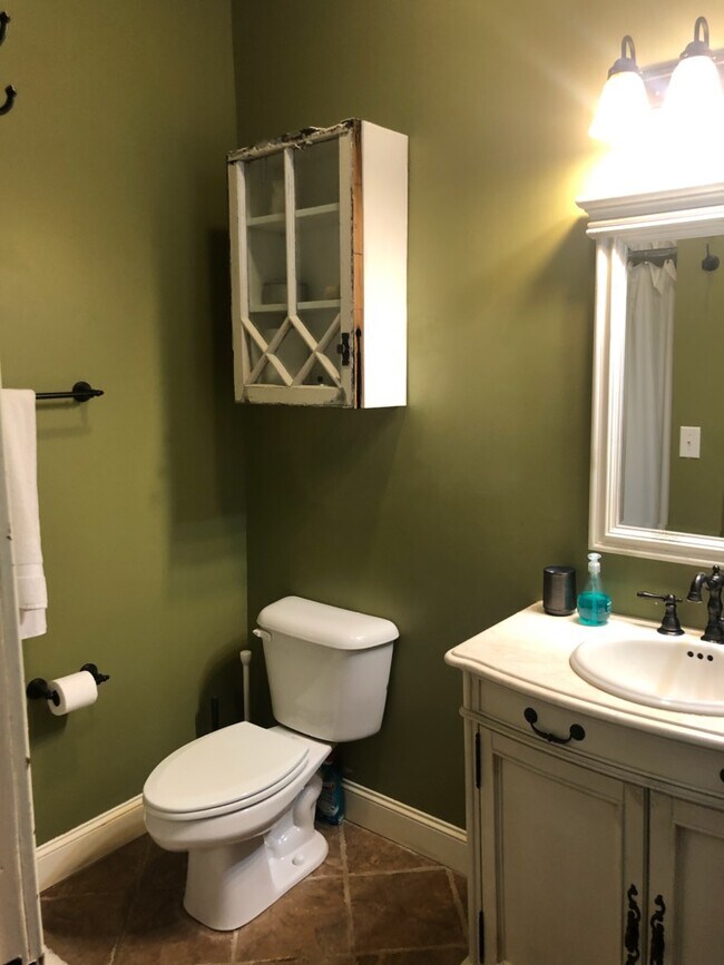 Segundo baño - 1819 Deerwood Ave