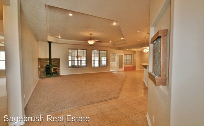 Building Photo - 3 br, 2.5 bath House - 1913 Raintree Blvd.