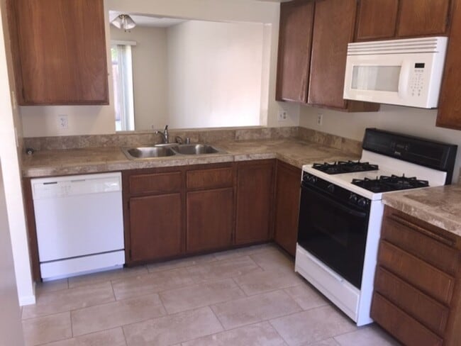 Building Photo - Carmel Valley Condo with garage
