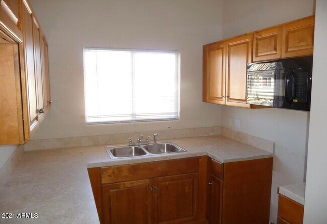 Building Photo - 7110 N 68th Ave
