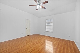 Building Photo - 2106 Hawks Rd