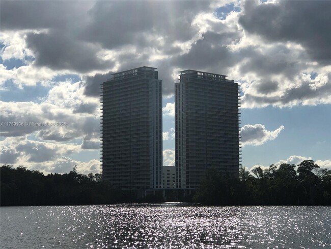 Foto del edificio - 16385 Biscayne Blvd