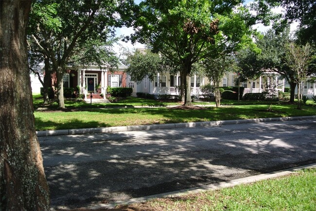 Foto del edificio - 607 Nadina Pl