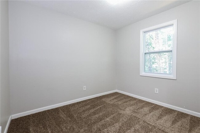 Building Photo - 7000 Oakhill Cir