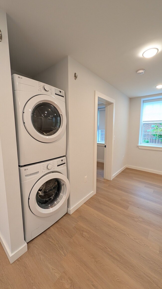 Building Photo - 55 Tunxis Ave