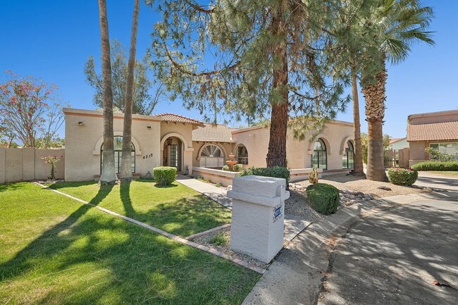 Photo - SPARKLING PRIVATE POOL, BEAUTIFUL HOME, UNBEATABLE LOCATION!
