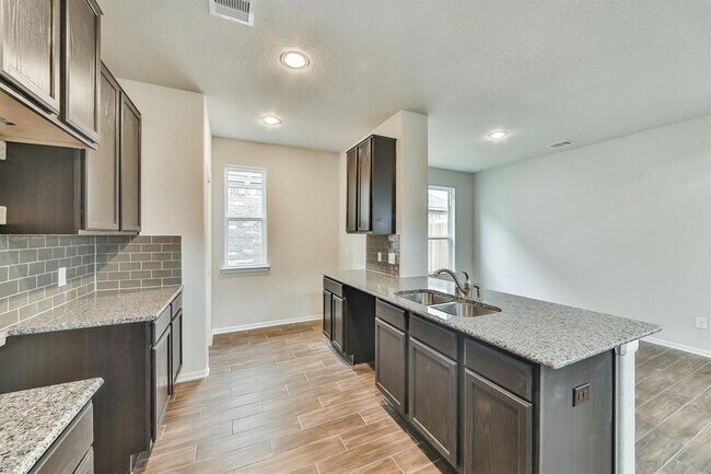 Foto del edificio - 2323 Honey Heights Ln