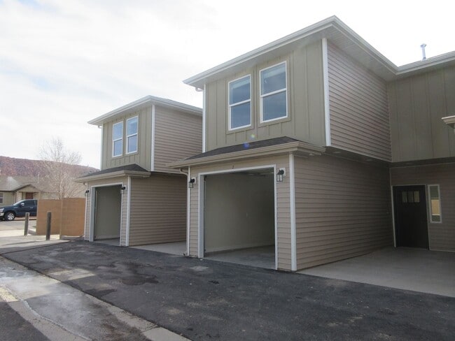 Building Photo - Move-In Discount! 2 Bedroom + Den/Office 2...