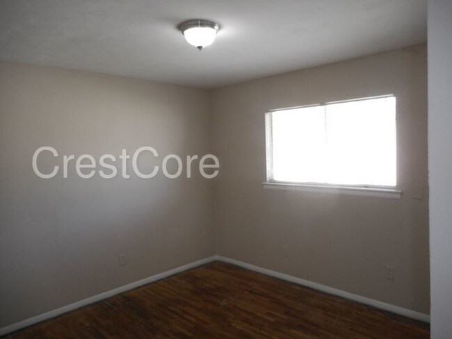 Building Photo - 2767 Waverly Ave