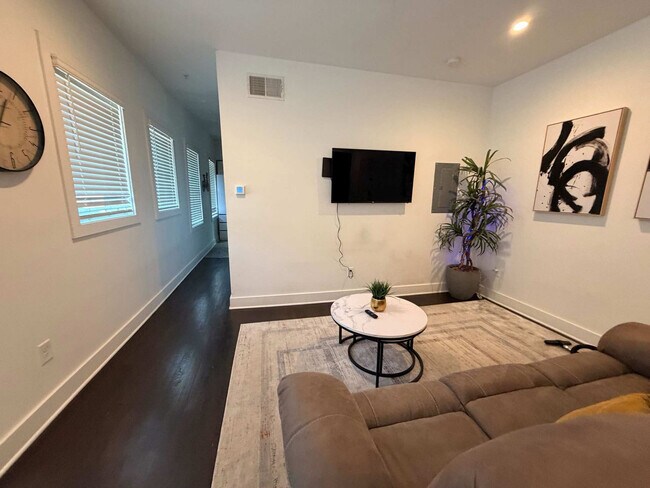 Building Photo - 940 Piedmont Ave NE