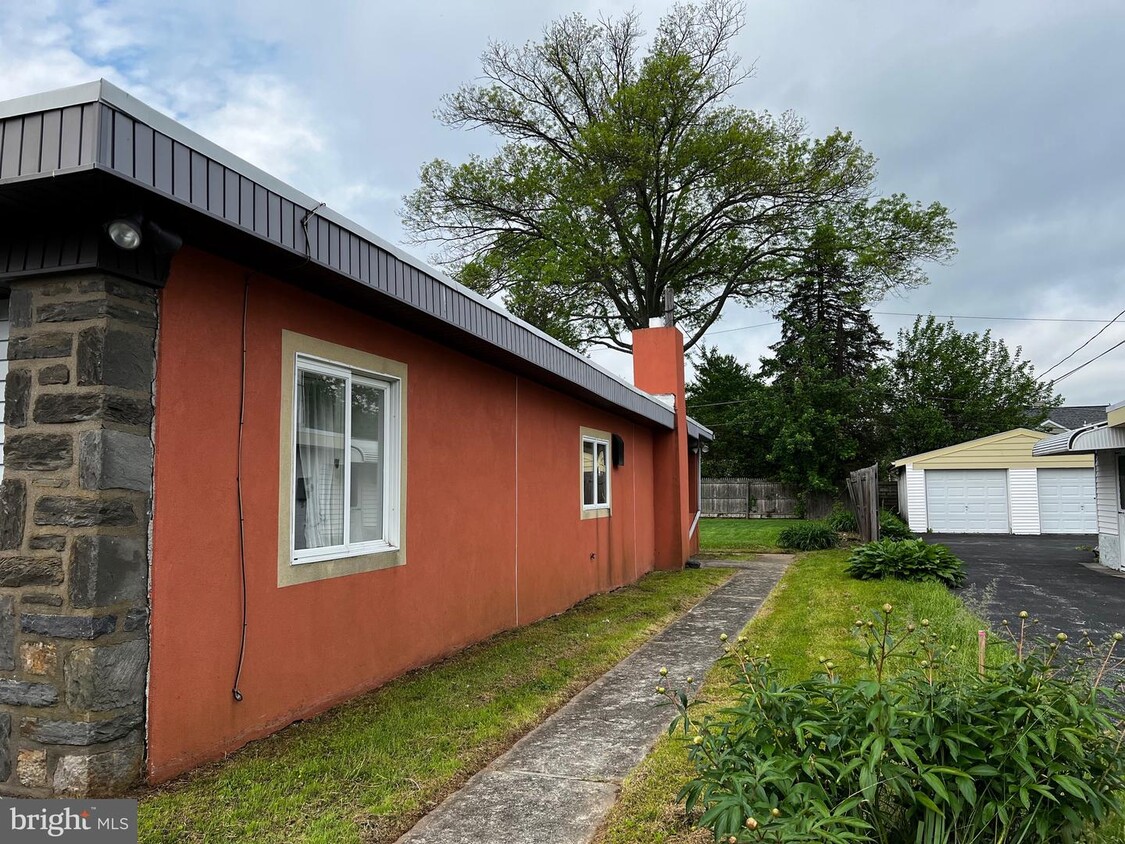 2166 Sproul Rd, Broomall, PA 19008 House Rental in Broomall, PA