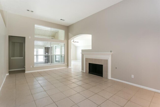 Foto del edificio - 835 Legend Spring Dr